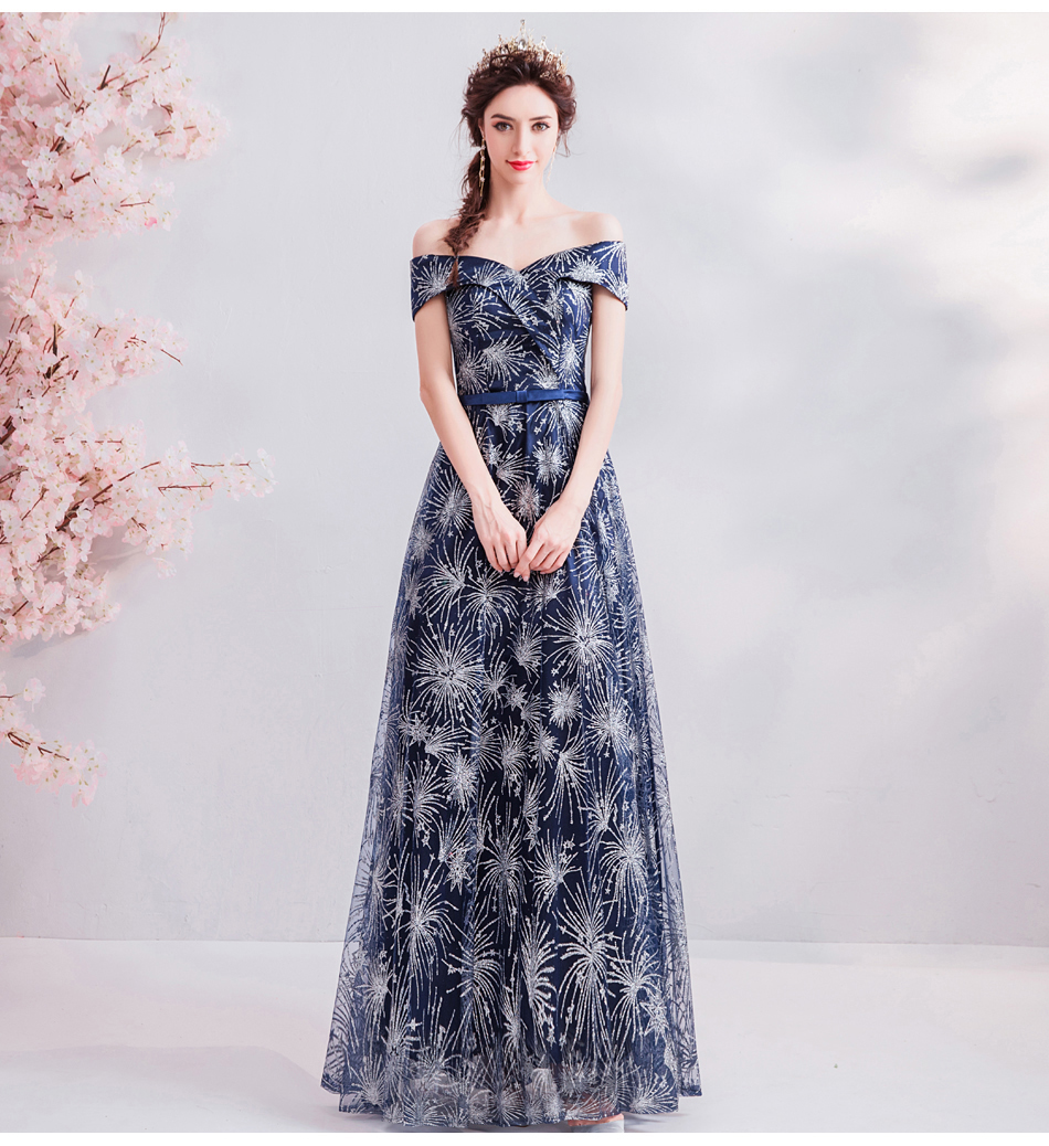 ชุดราตรีสีน้ำเงิน