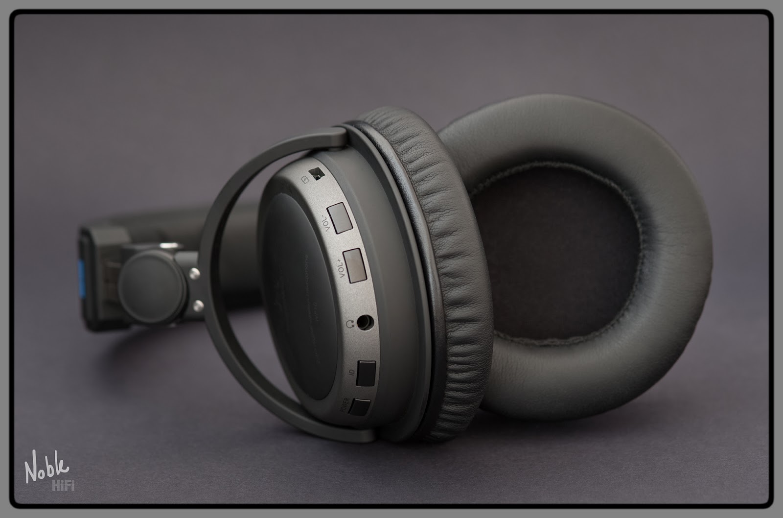 ขายหูฟัง SoundMagic WP10 สุดยอดหูฟังไร้สายแบบ Digital Wireless Headphone ด้วยระบบ 2.4Ghz ที่มาพร้อม USB DAC + Amplifier ภายในตัว ส่งสัญญาณได้ไกลถึง50เมตร