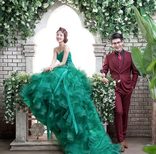 PW393- **พรีออเดอร์**ชุดคู่ถ่ายพรีเวดดิ้ง (prewedding dress) & ชุดแต่งงานแฟนซี (Fancy wedding dress)ชายหญิง "ธีมสีเขียว"