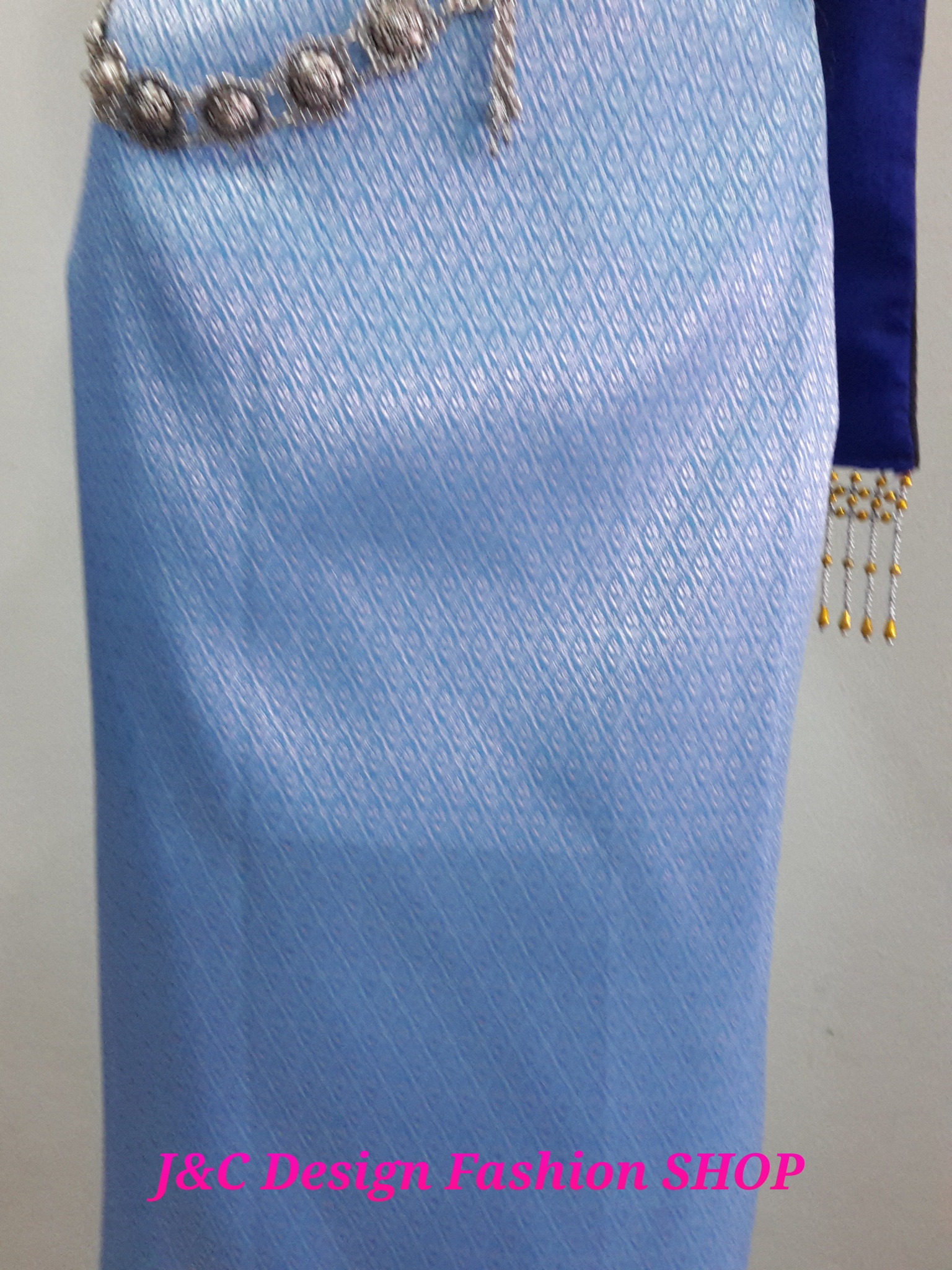 ผ้าถุงสำเร็จรูปแบบป้ายเลื่อนตะขอไทยล้านนา ผ้าถุงสำเร็จรูปยกดอกสอดดิ้นเงิน ผ้าไหมแกมฝ้ายตัดสำเร็จสอดดิ้นเงิน พร้อมส่ง