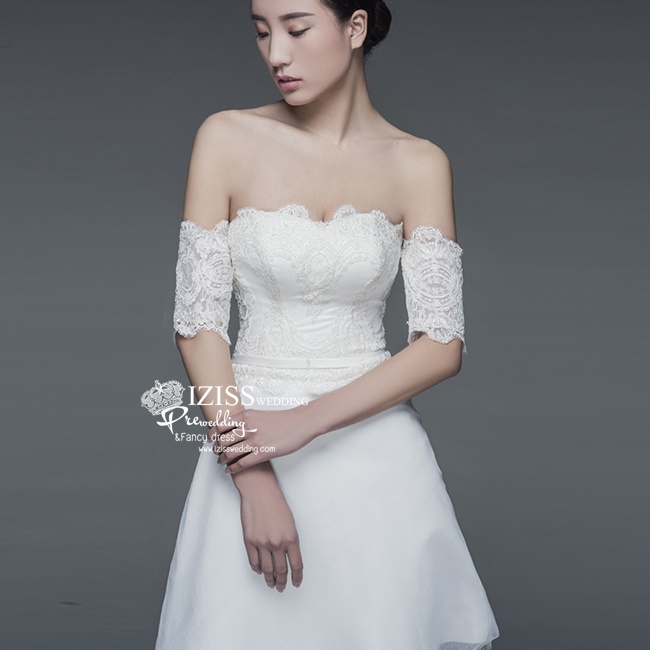 BRL058 **พรีออเดอร์**ชุดแต่งงานสีขาวหรูหราประดับดอกไม้ผสมเพชรและคริสตัล สวยงามดุจเจ้าหญิง