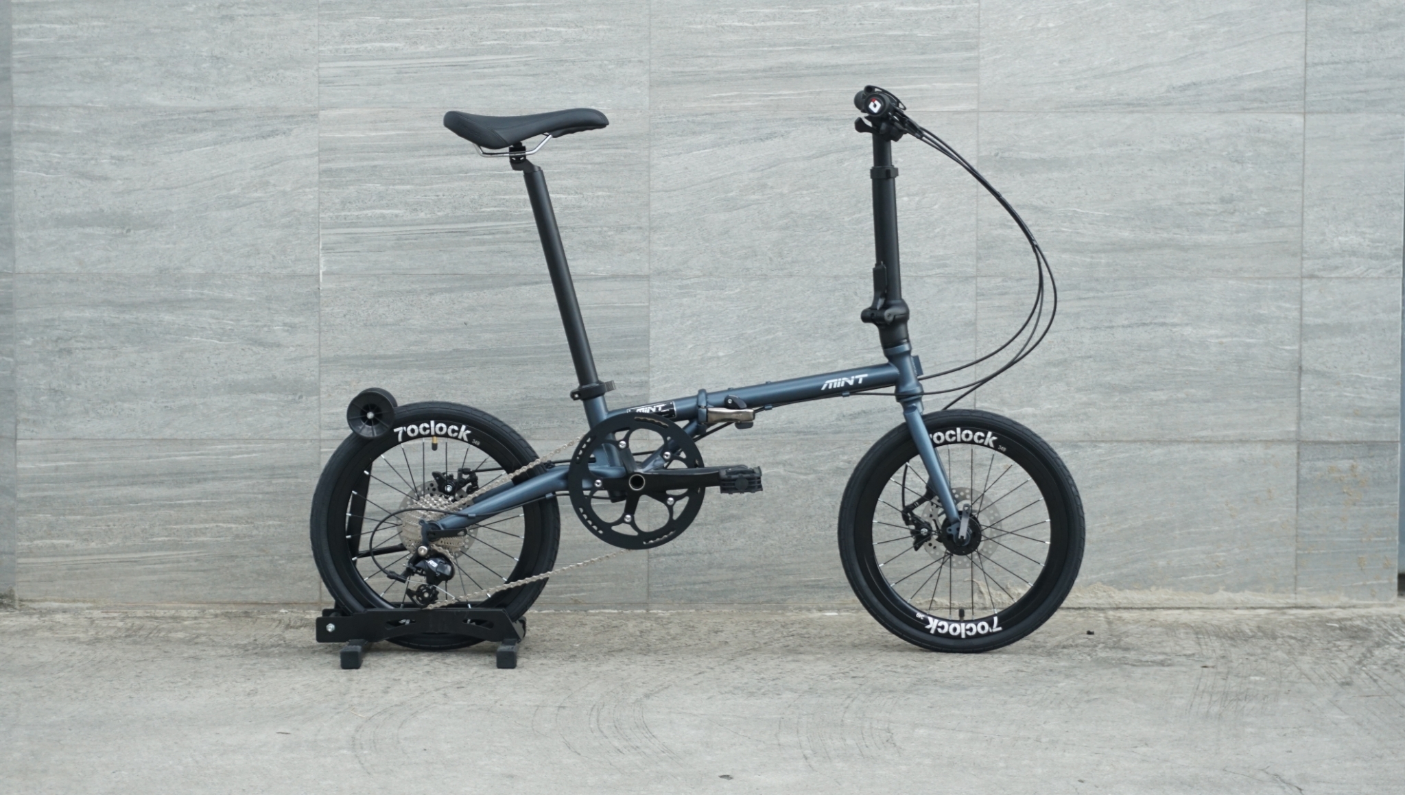 MINT : T9-349 จักรยานพับได้ เฟรมโครโมลี่ 9 สปีด ดิสเบรก นน. 11.5 กก. นุ่มนวล ปั่นสบาย