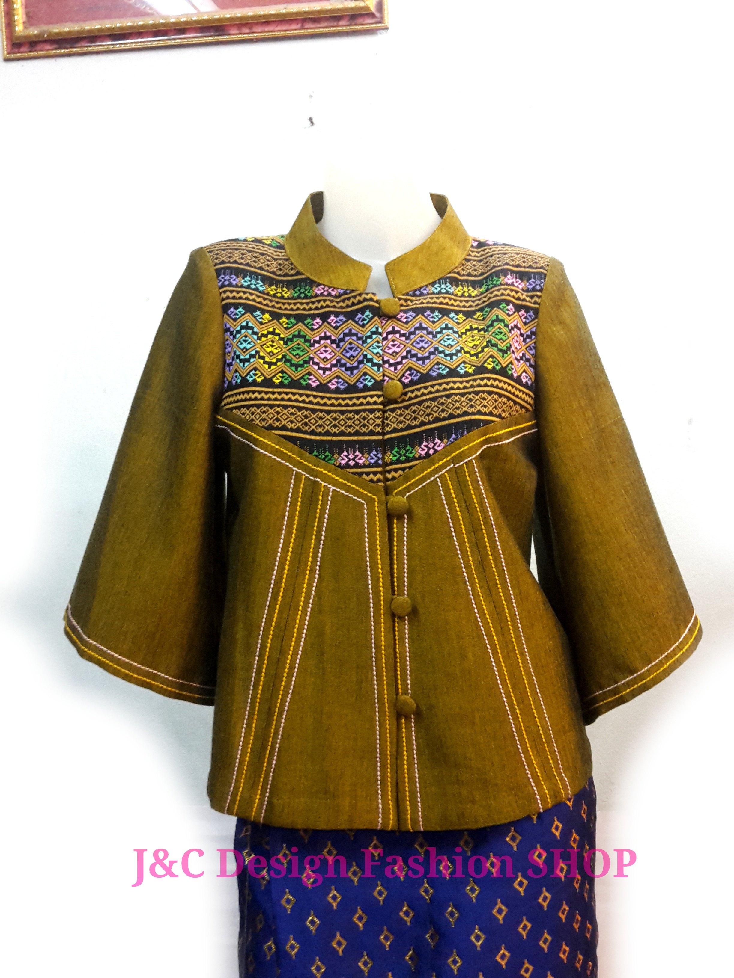 เสื้อผ้าฝ้ายแท้สีไพรเหลือบทอง เสื้อผ้าฝ้ายสไตน์เกาหลีสีไพรเหลือบทองปักเส้นไหม เสื้อทำงานผ้าไทย เสื้อผ้าฝ้ายสไตน์หรู