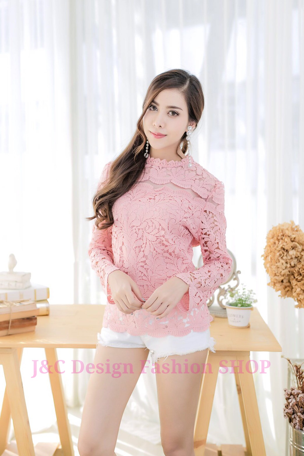 เสื้อลูกไม้สไตน์วัยรุ่น เสื้อลูกไม้สไตน์เกาหลีสีชมพูกระปิ เสื้อลูกไม้สไตน์วัยรุ่น เสื้อผ้าไทยใส่กับผ้าถุง เสื้อลูกไม้ใส่ผ้าซิ่น เสื้อลูกไม้แขนยาว 5 ส่วน เสื้อลูกไม้ใส่กับผ้าซิ่นสีชมพูกระปิ