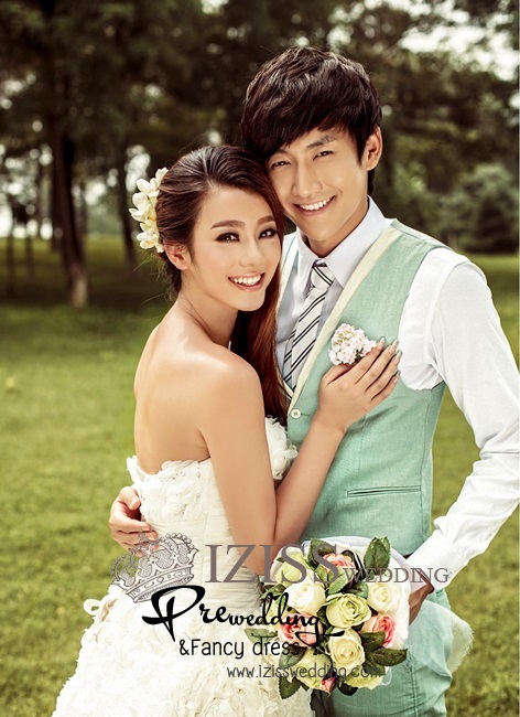 PW021 - **พรีออเดอร์ค่ะ** ชุดคู่ถ่ายพรีเวดดิ้ง (prewedding dress) & ชุดแต่งงานแฟนซี (Fancy wedding dress)ชายหญิง "ธีมสีขาว-เขียว"