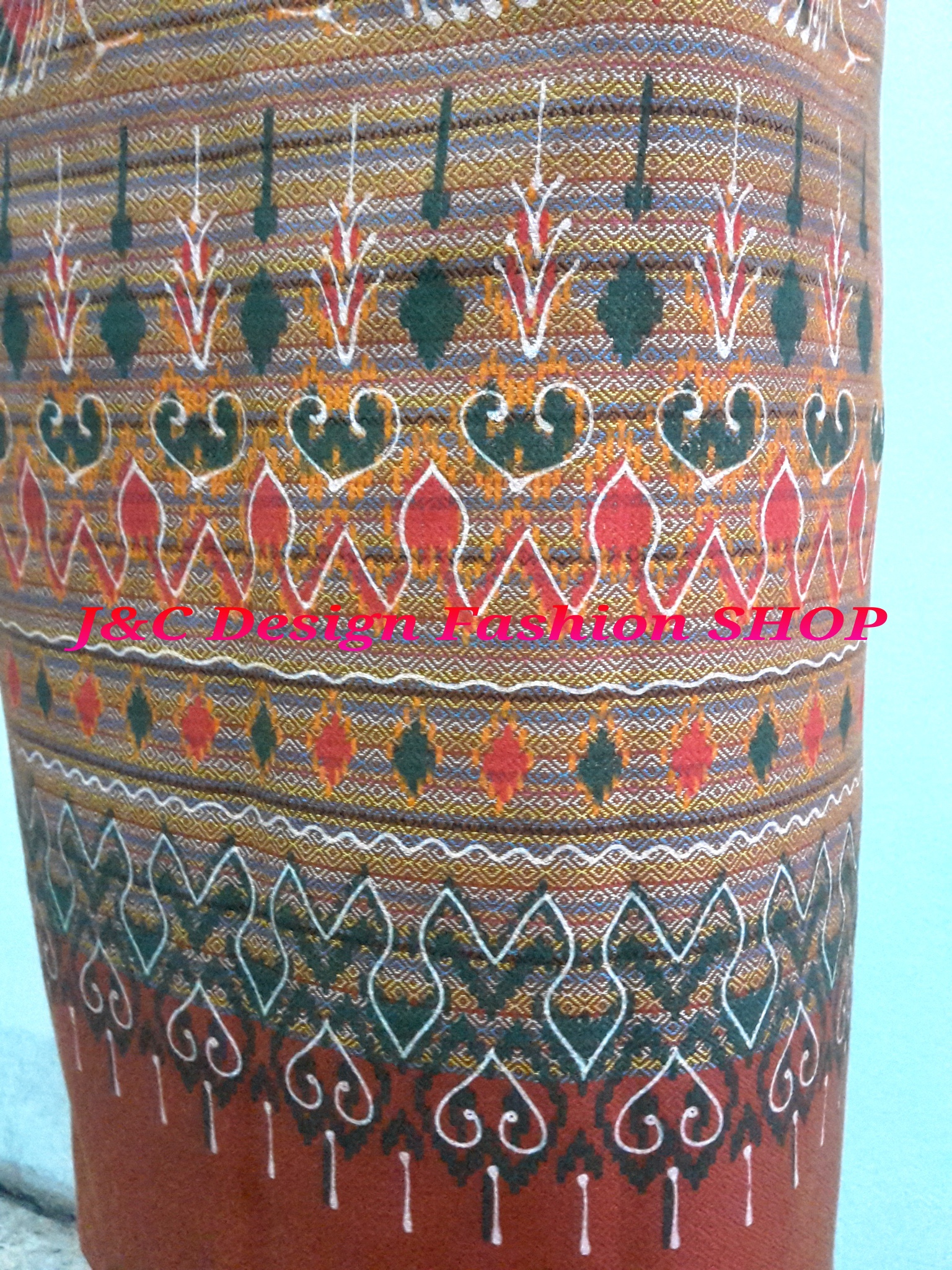 ผ้าถุงสำเร็จรูปแบบป้ายเลื่อนตะขอผ้าย้อมครามลายบายศรี ผ้าถุงสำเร็จรูปมัดหมี่ลายนกยุง ผ้าฝ้ายมัดหมี่ตีนแดงตัดสำเร็จลายขันหมากเบ่ง พร้อมส่ง