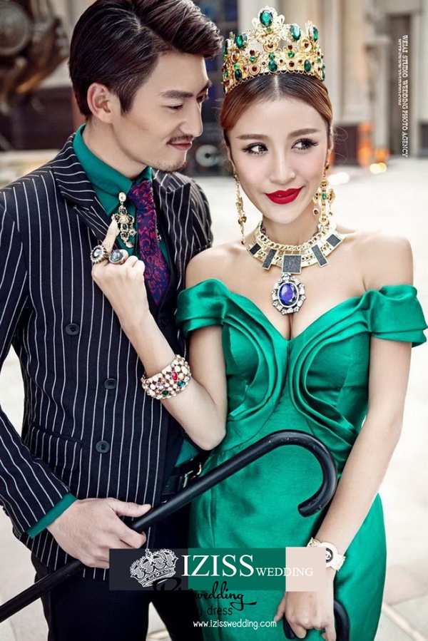 PW424- **พรีออเดอร์**ชุดคู่ถ่ายพรีเวดดิ้ง (prewedding dress) & ชุดแต่งงานแฟนซี (Fancy wedding dress)ชายหญิง "ธีมสีเขียวเข้ม"