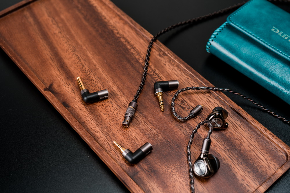 ขาย DUNU CHORD สายถักผสมระหว่าง ทองแดง Furukawa OCC และสายเงิน Neotech สายแบรนด์เกรดพรีเมี่ยม