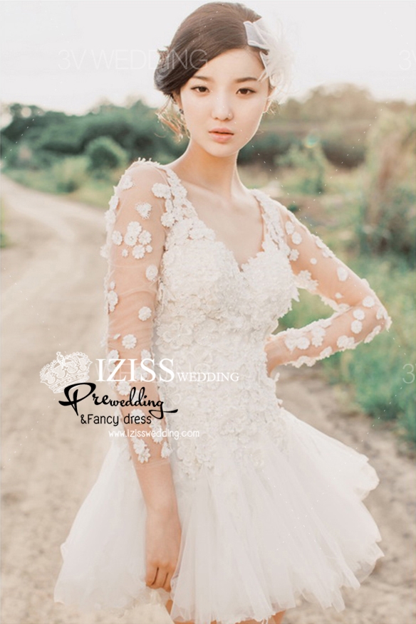 BR004 **พร้อมส่ง**ชุดแต่งงานสั้นสีขาว (wedding dress) แขนยาวซีทรูช่วงแขนพร้อมตกแต่งดอกไม้ช่วงลำตัว ด้านหลังโชว์ผิวขาวเนียน น่ารักสวยหวาน สไตล์ชุดบัลเล่ต์