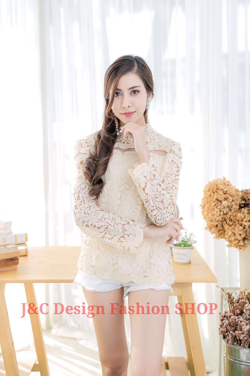 เสื้อลูกไม้สไตน์วัยรุ่น เสื้อลูกไม้สไตน์เกาหลีสีครีม เสื้อลูกไม้สไตน์วัยรุ่น เสื้อผ้าไทยใส่กับผ้าถุง เสื้อลูกไม้ใส่ผ้าซิ่น เสื้อลูกไม้แขนยาว 5 ส่วน เสื้อลูกไม้ใส่กับผ้าซิ่นสีครีม