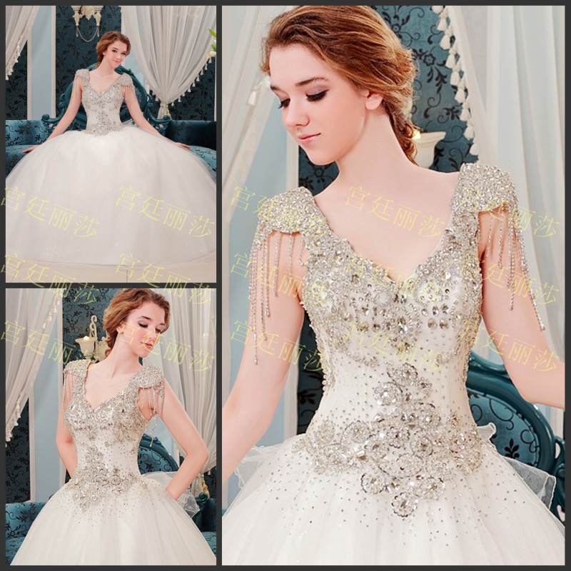 ฺBRL051 **พรีออเดอร์**ชุดแต่งงานหรูหราประดับดอกไม้ผสมเพชรและคริสตัล สวยงามดุจเจ้าหญิง