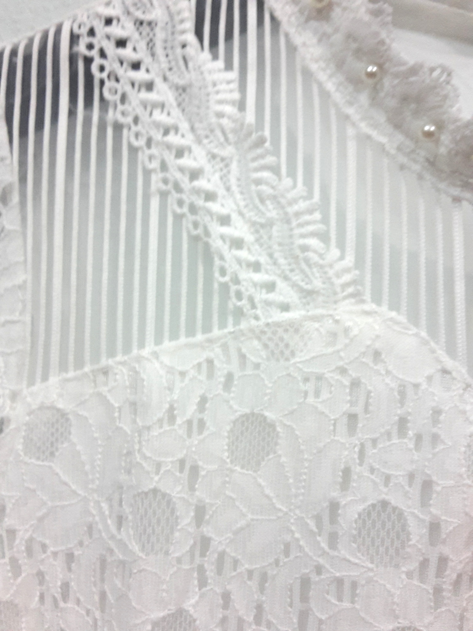 เสื้อลูกไม้สีขาวคอปักมุก เสื้อผ้าไทยลูกไม้สีขาวสไตน์เกาหลี จับแมทเสื้อผ้าได้ง่ายทั้งกางเกง กระโปรง หรือผ้าถุงไทย