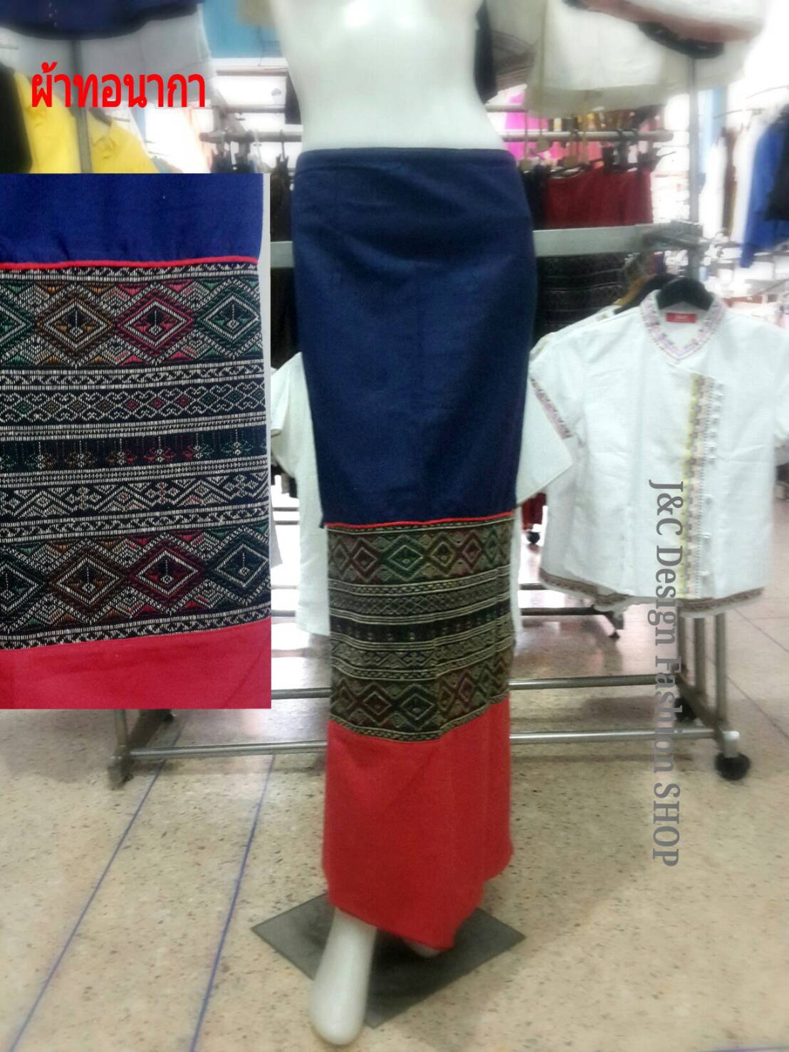 ผ้าซิ่นแบบป้ายเชือกผูกสีกรมท่าตัดต่อตีน ผ้าลายไทยสีกรมท่า ผ้าถุงตัดสำเร็จแบบป้ายเชือกผูกตามเอว สามารถเลื่อนได้ไม่เสียทรง อ้วนผอมใส่ได้
