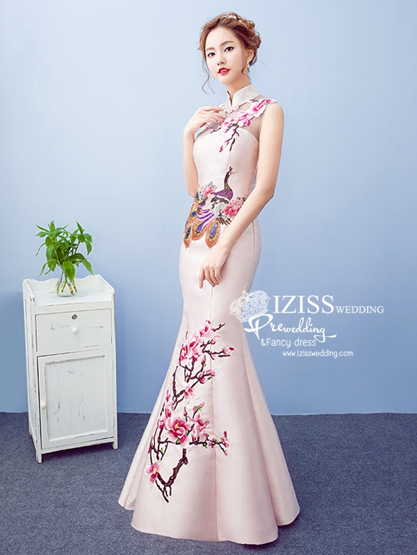PW446- **พร้อมส่งสีชมพูอ่อน**ชุดกี่เพ้ายาว ชุดยกน้ำชา ชุดถ่ายพรีเวดดิ้ง (prewedding dress) & ชุดแต่งงานแฟนซี (Fancy wedding dress) "ธีมสีชมพูอ่อน"