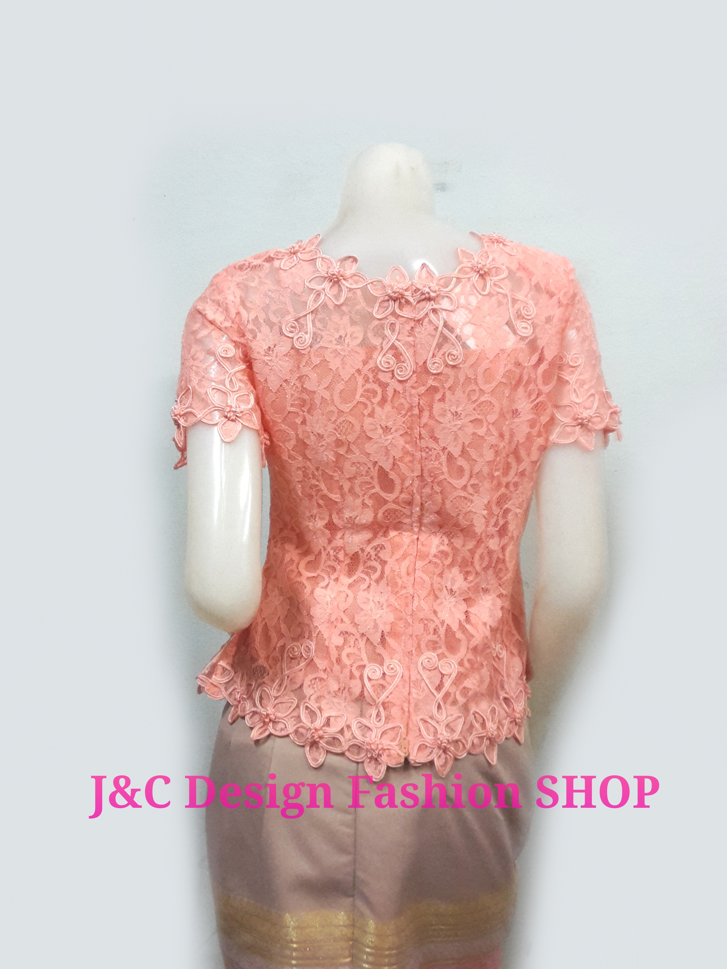 เสื้อลูกไม้แต่งไหมแก้วสีโอรส เสื้อผ้าไทยลูกไม้แต่งไหมแก้วสีสีโอรส จับแมทเสื้อผ้าได้ง่ายทั้งกางเกง กางเกง หรือผ้าถุงไทย