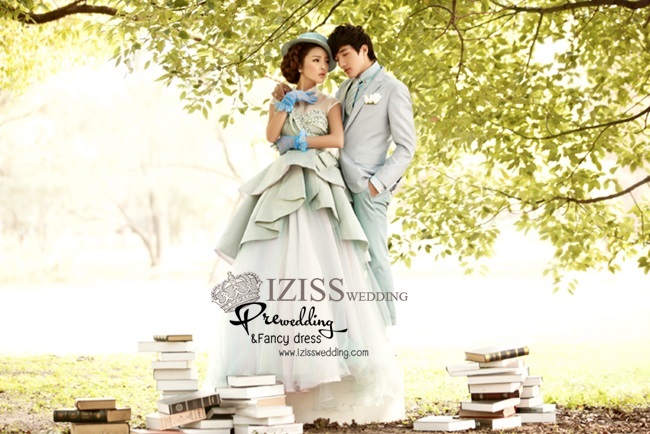 PW204 - พรีออเดอร์ ชุดคู่ถ่ายพรีเวดดิ้ง (prewedding dress) & ชุดแต่งงานแฟนซี (Fancy wedding dress)ชายหญิง "ธีมสีเขียว"
