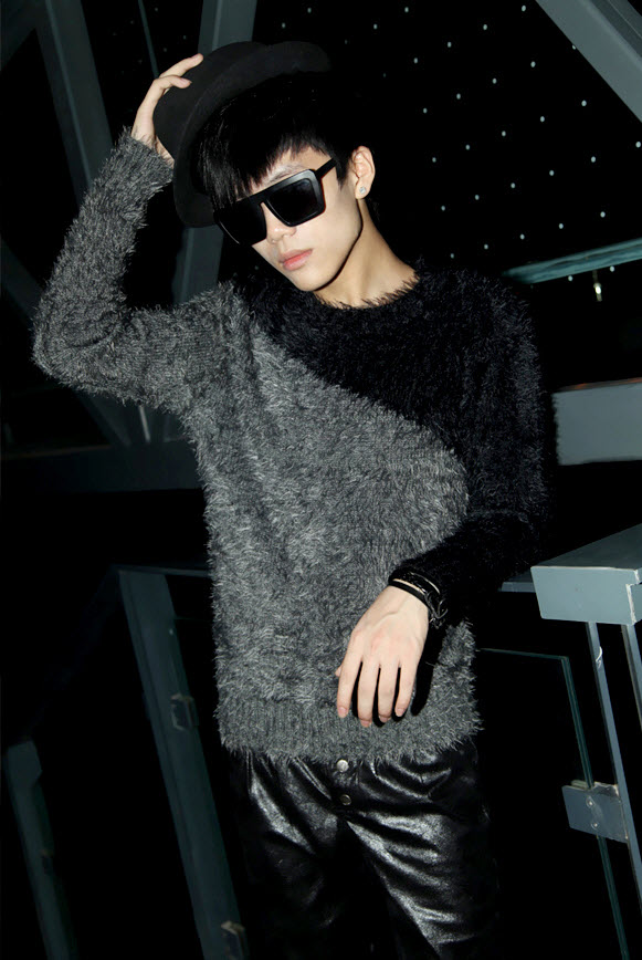 เสื้อกันหนาวแฟชั่น พร้อมส่ง ขนนุ่ม สีเทาเข้ม ไหล่สีดำ แขนจั๊ม เอวจั๊ม ใส่แล้วอุ่นมากๆ
