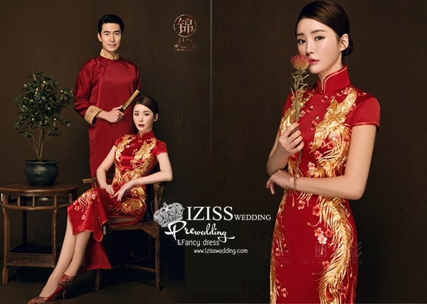 PW620 **พรีออเดอร์ค่ะ**ชุดแฟนซีกี่เพ้าประยุกต์ ชุดคู่ถ่ายพรีเวดดิ้ง (prewedding dress) & ชุดแต่งงานแฟนซี (Fancy wedding dress)ชายหญิง "ธีมสีแดง"