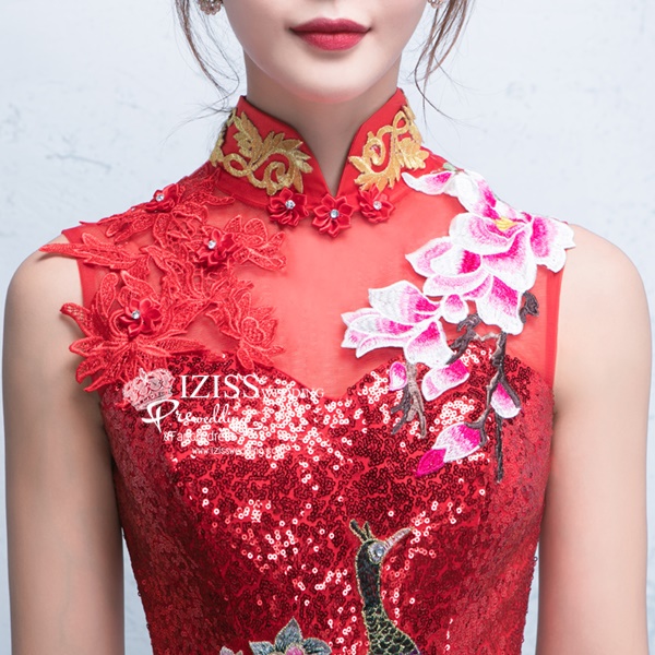 PW497 - **พรีออเดอร์** ชุดกี่เพ้าสีแดงเลื่อม ชุดคู่ถ่ายพรีเวดดิ้ง (prewedding dress) & ชุดแต่งงานแฟนซี (Fancy wedding dress)ชายหญิง "ธีมสีแดง"