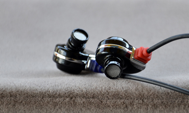 ขายหูฟัง Soundmagic E30 (สีชมพู)