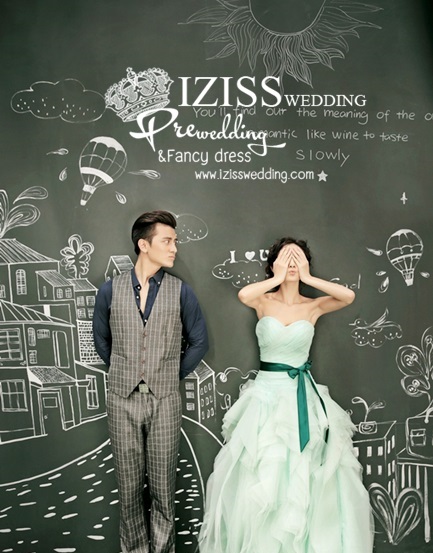 PW112 - **พร้อมส่งทั้งเซ็ท**ชุดคู่ถ่ายพรีเวดดิ้ง (prewedding dress) & ชุดแต่งงานแฟนซี (Fancy wedding dress)ชายหญิง "ธีมสีเขียว-เทา"