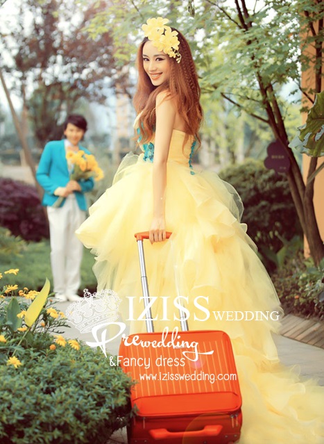 PW001 - **พร้อมส่งค่ะ** ชุดคู่ถ่ายพรีเวดดิ้ง (prewedding dress) & ชุดแต่งงานแฟนซี (Fancy wedding dress)ชายหญิง สไตล์ colorful "ธีมสีเหลือง-เขียว"