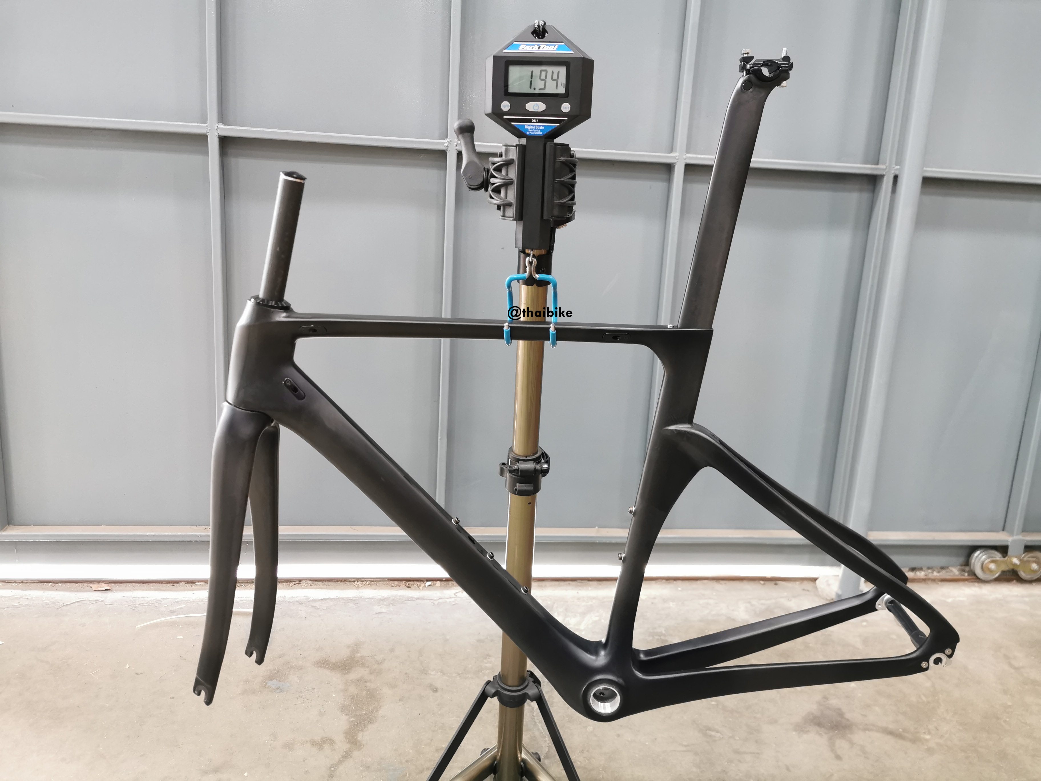 คาร์บอนแท้ เฟรมจักรยานเสือหมอบคาร์บอน RACEWORK สีดำ มีขนาด 44 47 49 51 แถมฟรี ตะเกียบ หลักอาน ถ้วยคอ สตาร์นัท