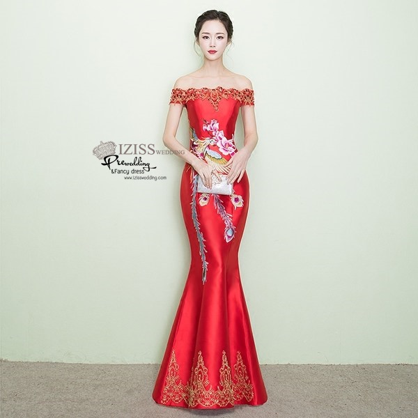 PW615- **พร้อมส่งสีแดง**ชุดกี่เพ้ายาวไหล่ปาด ชุดยกน้ำชา ชุดถ่ายพรีเวดดิ้ง (prewedding dress) & ชุดแต่งงานแฟนซี (Fancy wedding dress) "ธีมสีแดง"