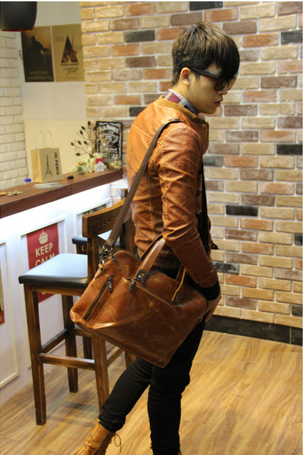 กระเป๋าแฟชั่น กระเป๋าสะพาย พร้อมส่ง หนัง PU สีน้ำตาล สไตล์วินเทจ มีสายยาวให้ เท่ห์ และดูดีมากๆค่ะ