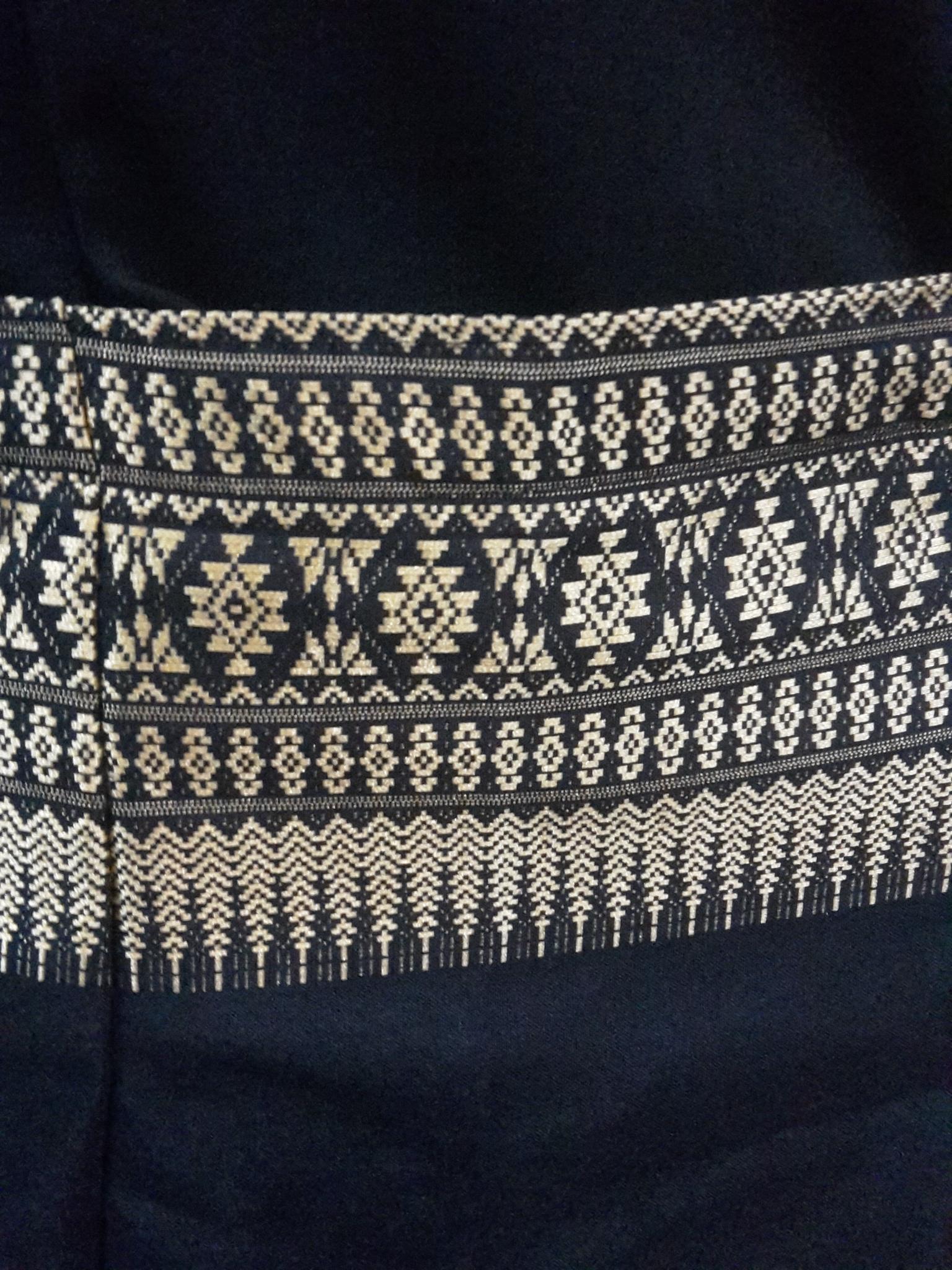 ผ้าถุงสำเร็จรูปแบบป้ายติดตะขอผูกสีดำ ผ้าถุงสำเร็จรูปผ้าฝ้ายสีดำล้วน ผ้าฝ้ายมัดหมี่ตัดสำเร็จสีดำ พร้อมส่ง