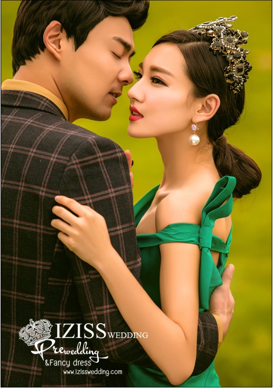 PW349-**พรีออเดอร์เฉพาะชุดผญ.**ชุดคู่ถ่ายพรีเวดดิ้ง (prewedding dress) & ชุดแต่งงานแฟนซี (Fancy wedding dress)ชายหญิง "ธีมสีเขียวเข้ม"