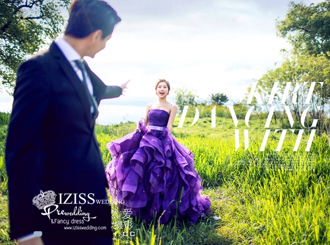 PW405- **พร้อมส่ง**ชุดคู่ถ่ายพรีเวดดิ้ง (prewedding dress) & ชุดแต่งงานแฟนซี (Fancy wedding dress)ชายหญิงสไตล์เจ้าชายเจ้าหญิง "ธีมสีม่วง"