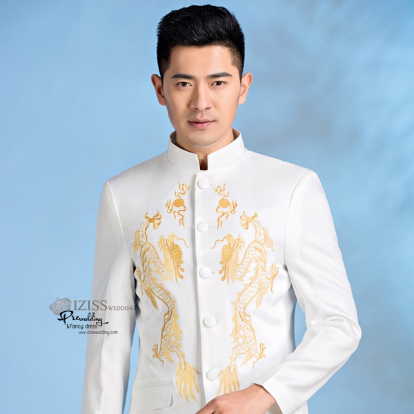 ST083 **พรีออเดอร์**สูทจีนผู้ชายสีขาวแขนยาวปักลายมังกรคู่สีทอง ติดกระดุมสีขาว พร้อมกางเกงสีขาวขาสอบ ชุดสูทเจ้าบ่าว สูทแฟนซี ถ่ายพรีเวดดิ้ง & ชุดแต่งงานแฟนซี (Fancy wedding dress) สูทผู้ชายสีขาว