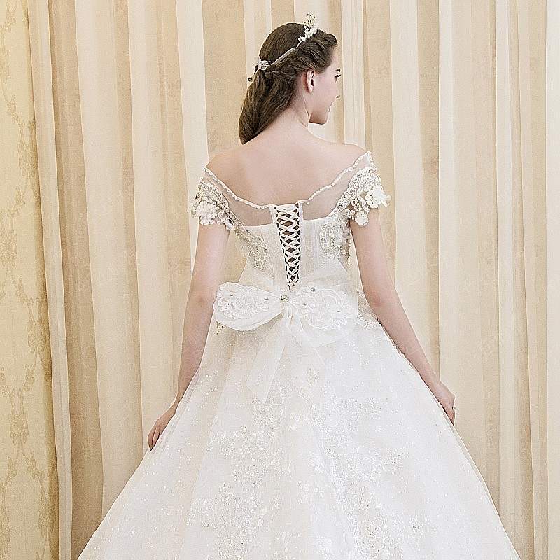 BRL050 **พรีออเดอร์**ชุดแต่งงานหรูหราประดับดอกไม้ผสมเพชรและคริสตัล สวยงามดุจเจ้าหญิง