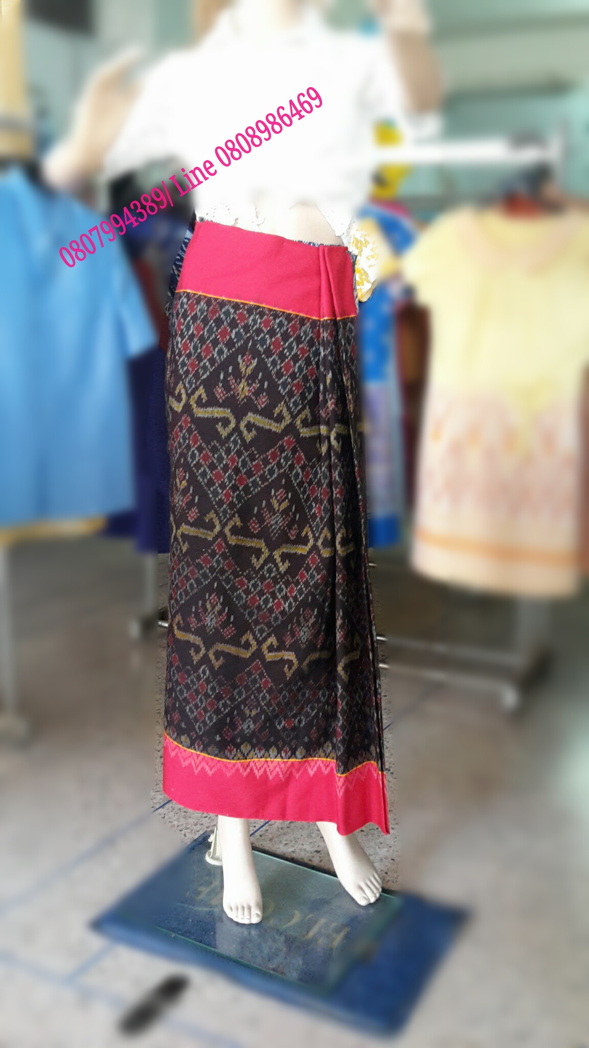 ผ้าซิ่นตีนแดง ผ้าฝ้ายตีนแดง ผ้าทอพื้นเมือง บุรีรัมย์ ลายกนกบายศรีพุ่มอัปสรา ขนาด 2 เมตร