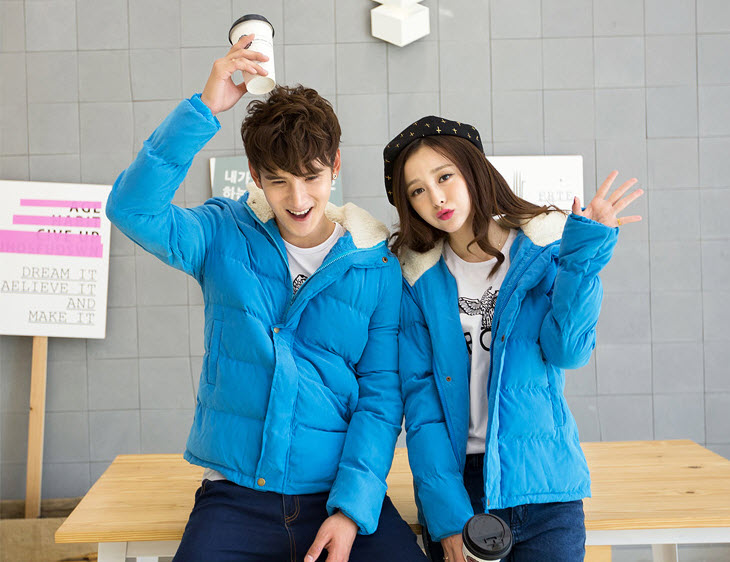 เสื้อโค้ทแฟชั่นผู้ชาย พร้อมส่ง เสื้อกันลม เสื้อกันหนาว สีฟ้า มีฮู้ดแต่งขนสัตว์ แขนจั๊ม ผ้านิ่ม ใส่อุ่น ใส่ไปต่างประเทศได้