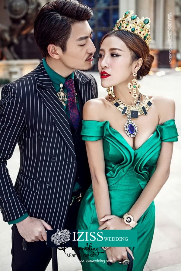 PW424- **พรีออเดอร์**ชุดคู่ถ่ายพรีเวดดิ้ง (prewedding dress) & ชุดแต่งงานแฟนซี (Fancy wedding dress)ชายหญิง "ธีมสีเขียวเข้ม"