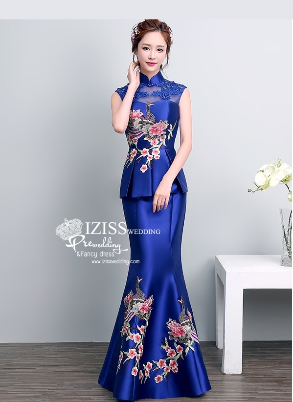 PW519- **พรีออเดอร์สีแดง**ชุดกี่เพ้าสีแดงหางปลา จับจีบช่วงเอว ประดับดอกซากุระและนกยูง ชุดยกน้ำชา ชุดถ่ายพรีเวดดิ้ง (prewedding dress) & ชุดแต่งงานแฟนซี (Fancy wedding dress) "ธีมสีแดง"