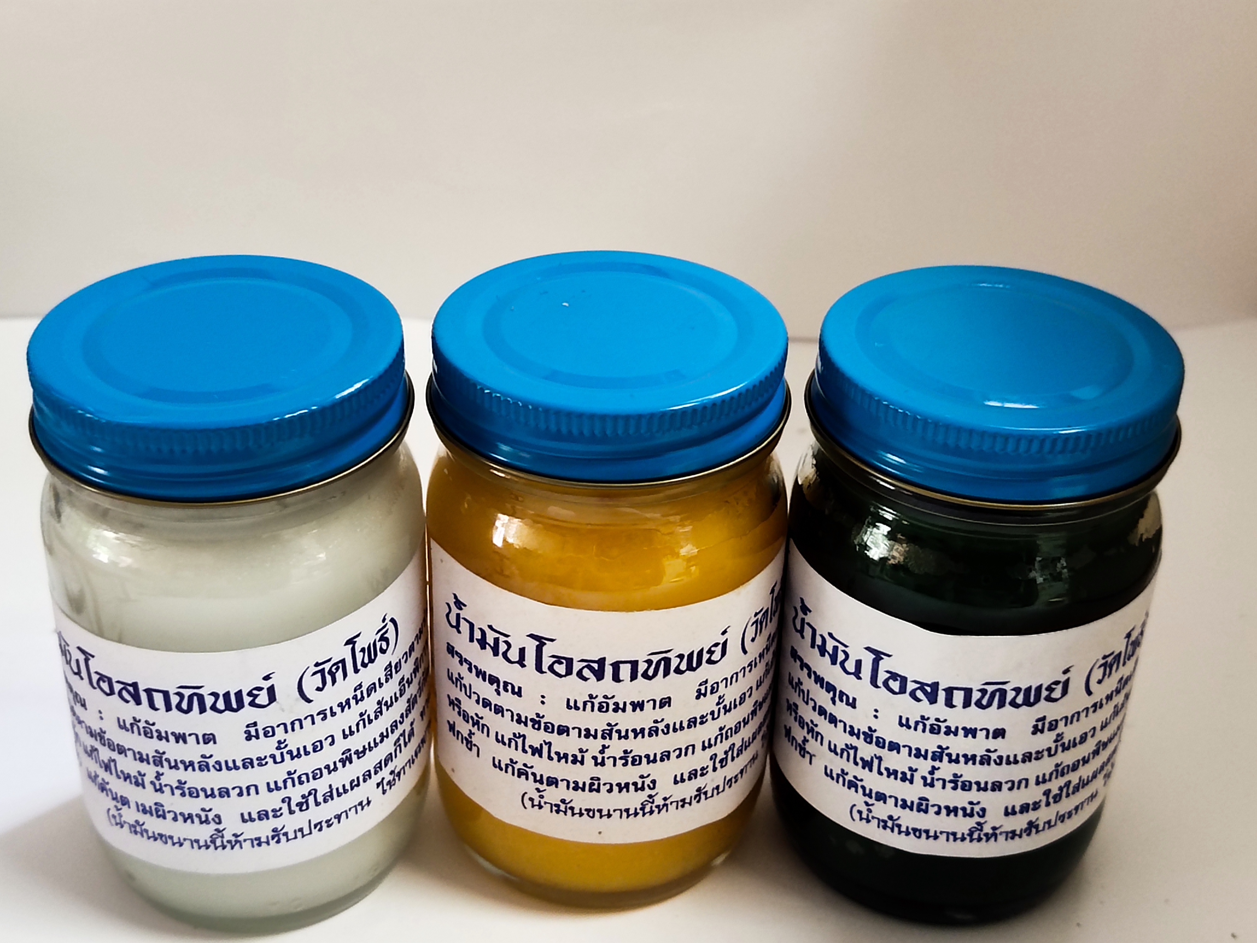 น้ำมันโอสถทิพย์ คละสี ขนาด 100 กรัม (Pack 1 x 3 ขวด)