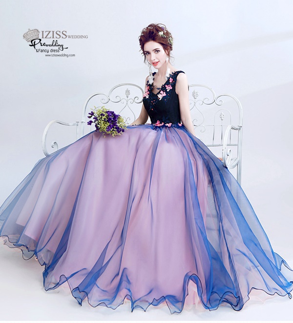 DL026 - **พรีออเดอร์** ชุดราตรี เดรสยาวออกงาน (Night party dresses) ชุดไปงานแต่งงานสวยๆ "ธีมสีน้ำเงินครามปักดอกชมพู "