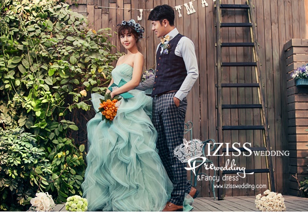 PW265- Preorder ชุดคู่ถ่ายพรีเวดดิ้ง (prewedding dress) & ชุดแต่งงานแฟนซี (Fancy wedding dress)ชายหญิง "ธีมสีเขียว"