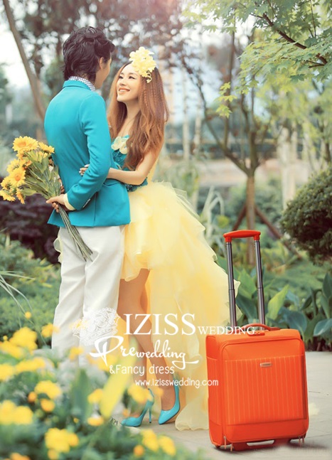 PW001 - **พร้อมส่งค่ะ** ชุดคู่ถ่ายพรีเวดดิ้ง (prewedding dress) & ชุดแต่งงานแฟนซี (Fancy wedding dress)ชายหญิง สไตล์ colorful "ธีมสีเหลือง-เขียว"