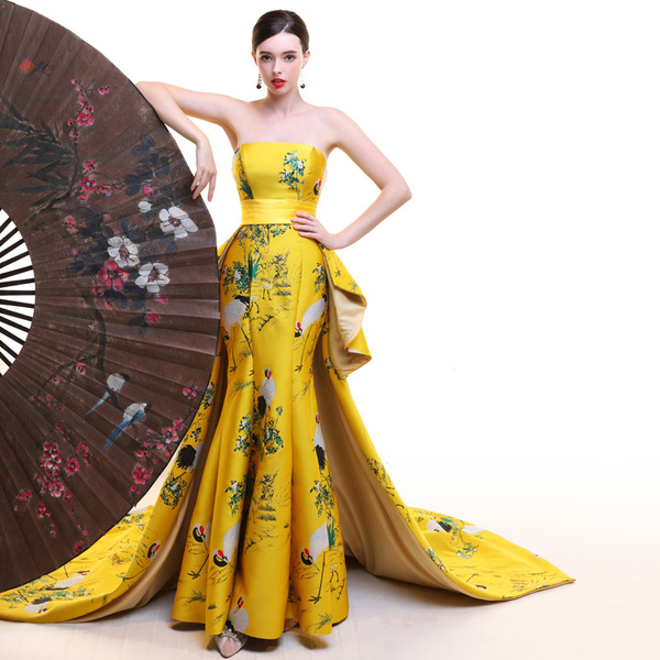 PW626 **พร้อมส่งชุดกี่เพ้าสีเหลืองทอง**ชุดจีน กี่เพ้าประยุกต์ ชุดถ่ายพรีเวดดิ้ง (prewedding dress) & ชุดแต่งงานแฟนซี (Fancy wedding dress)ชายหญิง "ธีมสีเหลืองทอง"