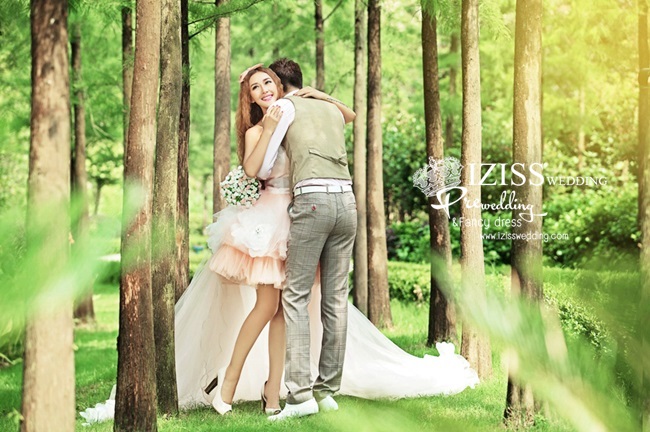PW053 - **พร้อมส่งเฉพาะชุดผญ.ค่ะ** ชุดคู่ถ่ายพรีเวดดิ้ง (prewedding dress) & ชุดแต่งงานแฟนซี (Fancy wedding dress)ชายหญิง "ธีมสีขาวพีช"