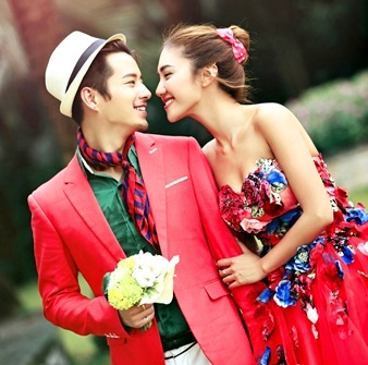 PW182 - Pre order ชุดคู่ถ่ายพรีเวดดิ้ง (prewedding dress) & ชุดแต่งงานแฟนซี (Fancy wedding dress)ชายหญิง "ธีมสีแดง"