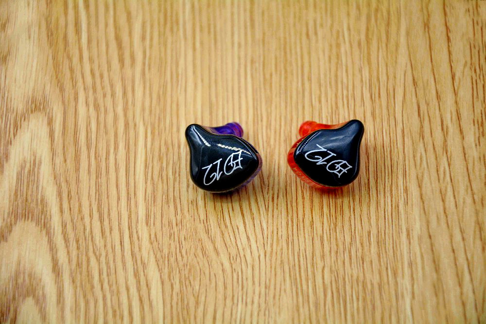 ขาย KZ ED12 หูฟังแบบ Sport ถอดสายได้ รูปทรง 3 มิติ เบสลึก เสียงคมชัดทุกย่าน