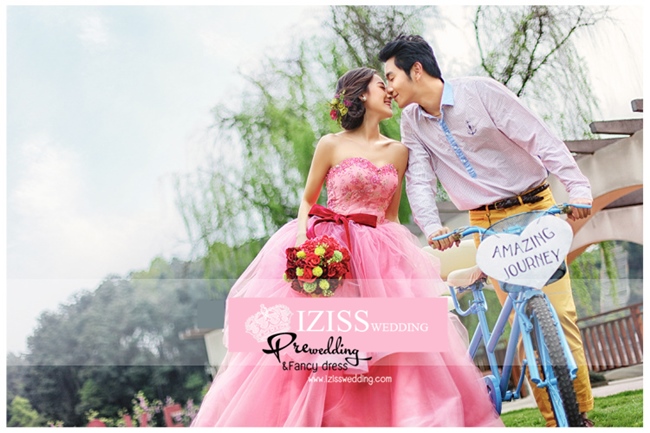 PW298 - **เลิกผลิตค่ะ** ชุดคู่ถ่ายพรีเวดดิ้ง (prewedding dress) & ชุดแต่งงานแฟนซี (Fancy wedding dress)ชายหญิง "ธีมสีชมพู-ขาวเหลือง"