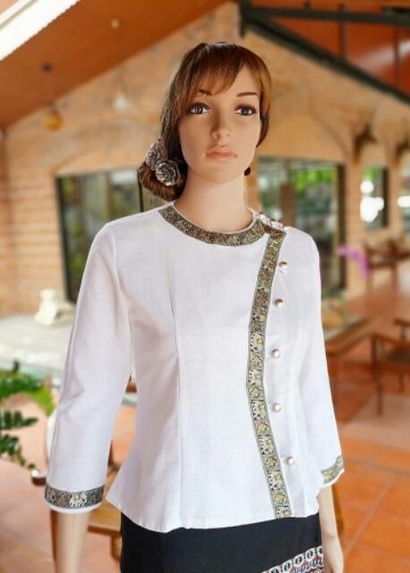 เสื้อผ้าไทยสีขาวเดินเทป #เสื้อผ้าฝ้ายสีขาวคอจีน เสื้อ #เสื้อทำงานผ้าไทยสีขาวคอจีน #เสื้อผ้าฝ้ายสีขาวแขนสามส่วนแต่งกุ้นเทป