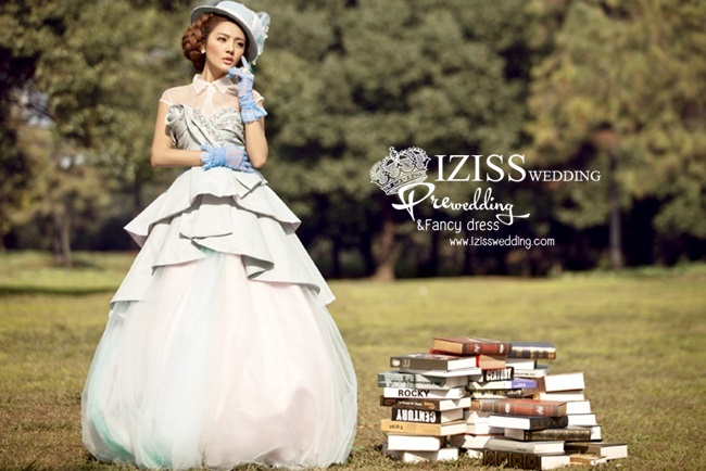 PW204 - พรีออเดอร์ ชุดคู่ถ่ายพรีเวดดิ้ง (prewedding dress) & ชุดแต่งงานแฟนซี (Fancy wedding dress)ชายหญิง "ธีมสีเขียว"