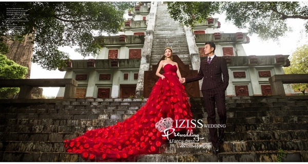 PW468- **พร้อมส่งเฉพาะชุดผู้หญิง**ชุดแต่งงานแฟนซี ชุดเดรสสีแดง ชุดถ่ายพรีเวดดิ้ง (prewedding dress) & ชุดแต่งงานแฟนซี (Fancy wedding dress) "ธีมสีแดง แดงสลับดำ"